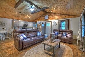 Flachbildfernseher, Kamin, DVD-Player, Stereoanlage