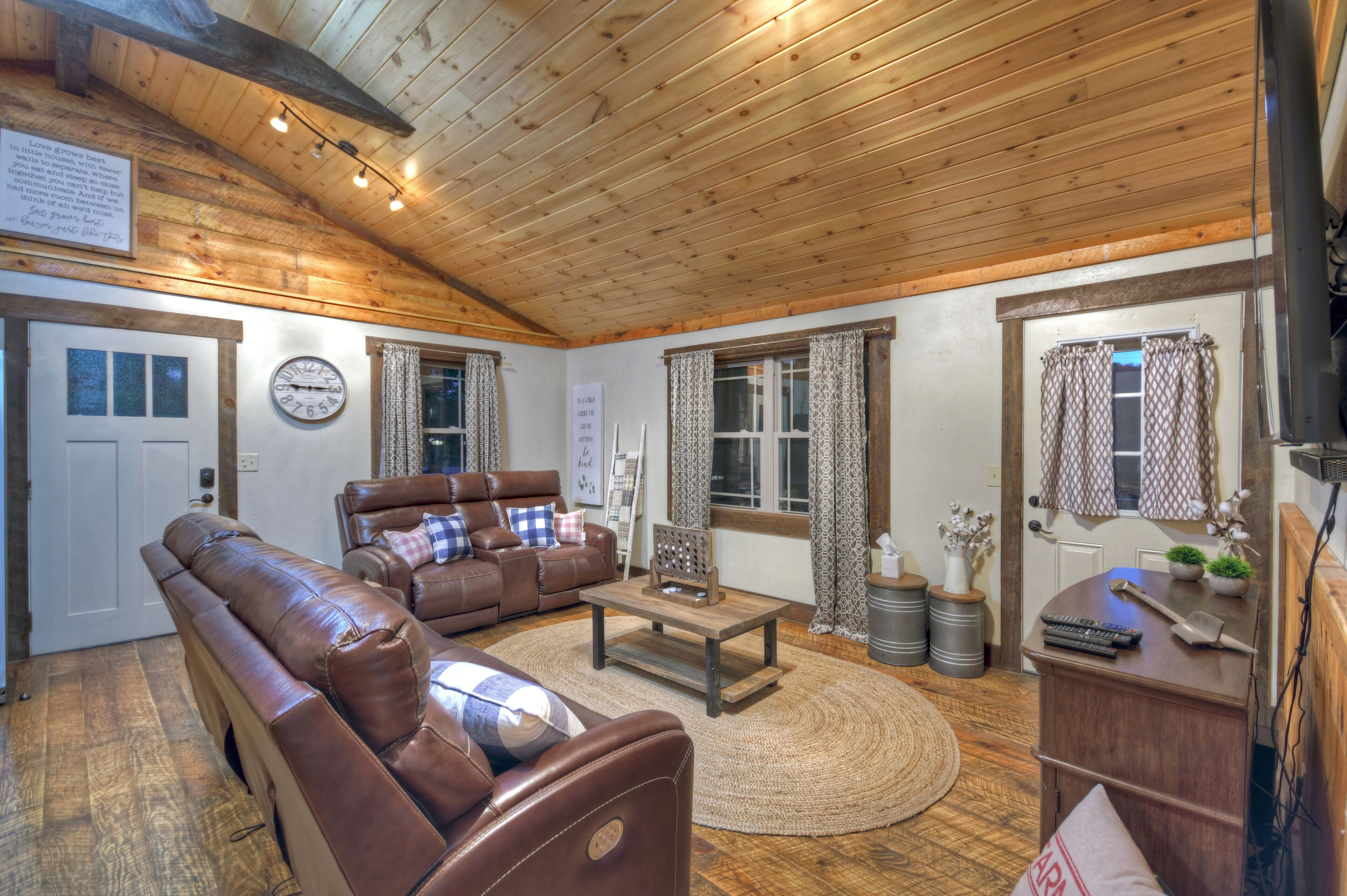 Flat-screen TV, fireplace, DVD player, stereo