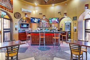 Bar (on property) - Princesa Resort Puerto Penasco - Ground Floor Beachfront - Steps from Heated Pool (Puerto Peñasco)