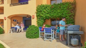 Outdoor dining - Ground Floor 2-Bedroom Beachfront at Princesa - Steps from Pool | BeachBumCondos (Puerto Peñasco)