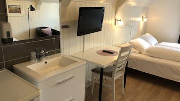 Family Room (Budget 1-3) | Free WiFi, bed sheets