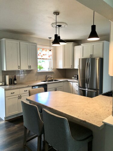 Cozy remodeled cottage in heart of Ashland/Chequamegon Bay/Lake Superior