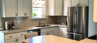 Cozy remodeled cottage in heart of Ashland/Chequamegon Bay/Lake Superior