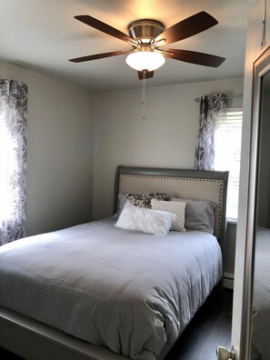2 bedrooms, iron/ironing board, WiFi, bed sheets