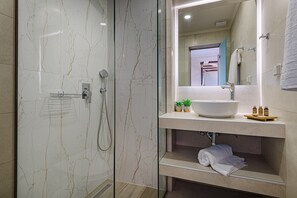 Combined shower/tub, hair dryer, slippers, bidet