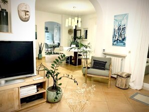 Smart-TV, Kamin, Stereoanlage