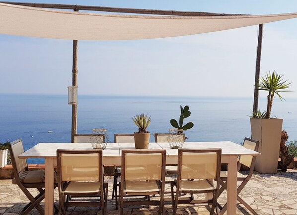 Outdoor dining - La BouganVilla Charme & Relax with sea view (finale ligure)