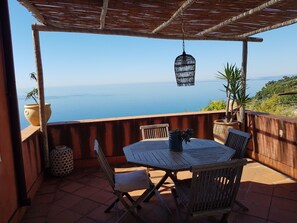 Outdoor dining - La BouganVilla Charme & Relax with sea view (finale ligure)