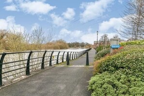 Property grounds - Serviced apartment well furnished  (London)