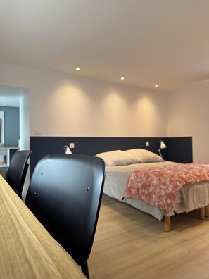 3 bedrooms, iron/ironing board, travel cot, free WiFi - Charming house#beach and thalasso at the end of the street (Douarnenez)