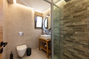 Shower, rainfall showerhead, hair dryer, towels