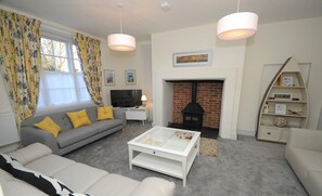 TV, fireplace - Quay Corner, 5 bed house, Christchurch Dorset (Christchurch)