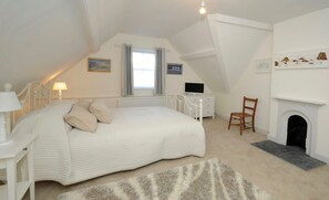 5 bedrooms, iron/ironing board, WiFi, bed sheets