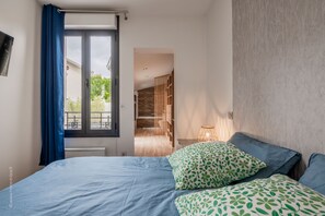 2 habitaciones, insonorización y tabla de planchar con plancha 