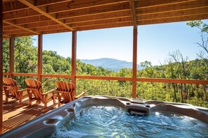 Bañera de hidromasaje al aire libre