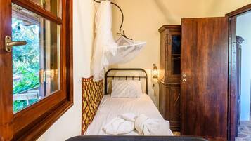 2 bedrooms, iron/ironing board, travel cot, WiFi