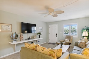 Condo, 2 Bedrooms | Living area