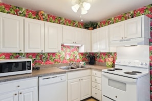 Condo, 2 Bedrooms | Private kitchen | Fridge, oven, coffee/tea maker, toaster