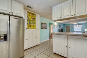 Appart'hôtel, 3 chambres | Cuisine privée | Réfrigérateur, micro-ondes, four, lave-vaisselle