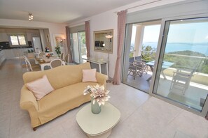 TV, fireplace, video games, DVD player - Villa Athiri Corfu with Private Pool  (Corfu)