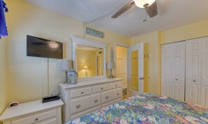Room - Water's Edge 708 - One Bedroom, Two Bathroom, Oceanfront Condo (Garden City Beach)