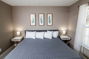 4 bedrooms, iron/ironing board, WiFi, bed sheets