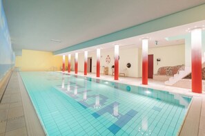 Innendørsbasseng