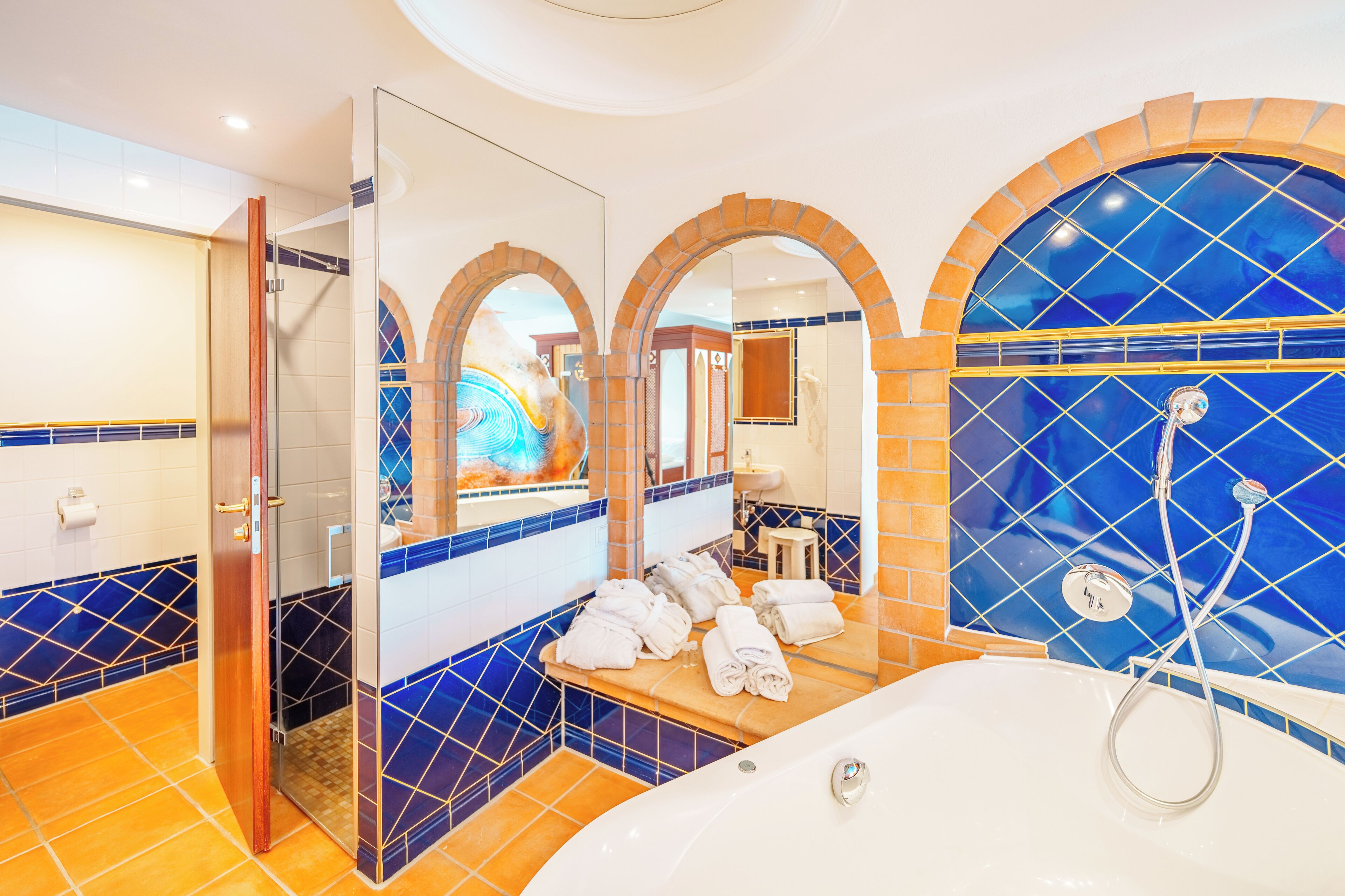 Doppia Luxury, non fumatori, idromassaggio | Bagno | Vasca idromassaggio, asciugacapelli, asciugamani, sapone