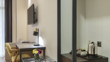 Superior-huone, parveke | Ruokailu omassa huoneessa