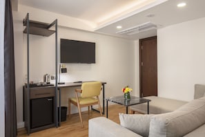 Premium bedding, down duvets, minibar, in-room safe - The Rooms Nisantasi (Istanbul)
