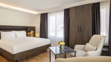 Hochwertige Bettwaren, Daunenbettdecken, Minibar, Zimmersafe