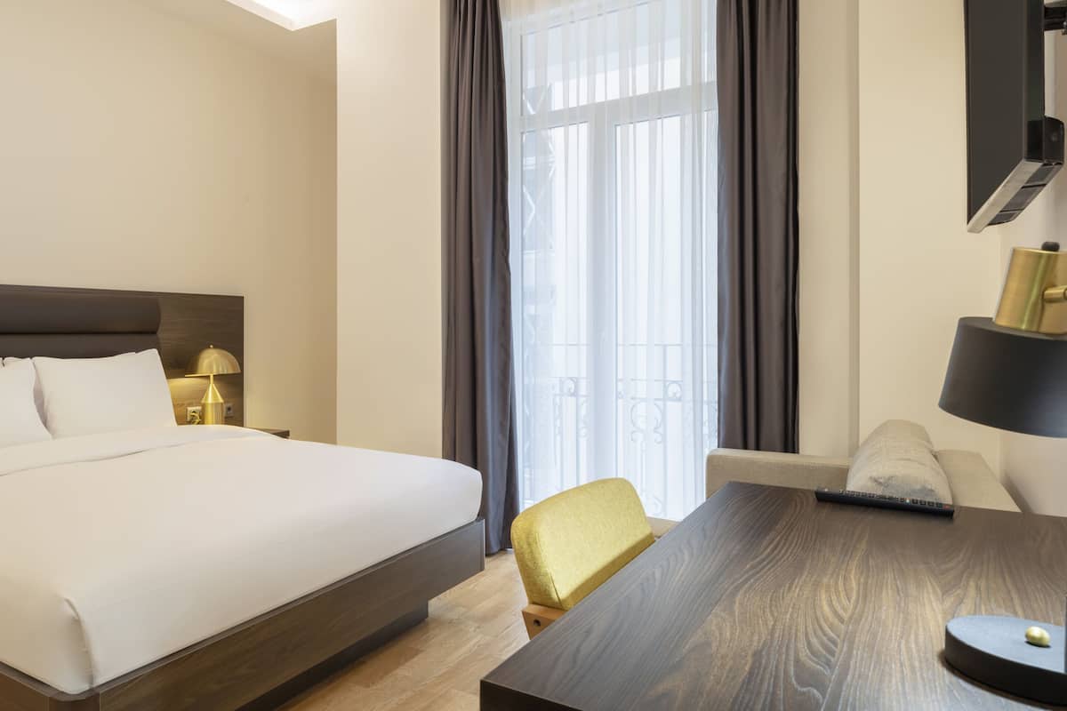 Superior Room, Balcony | 1 bilik tidur, peralatan tempat tidur premium, gebar bulu kapas