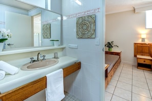 Hair dryer, towels - Whitsunday Apartment West 101 (Hamilton Island)