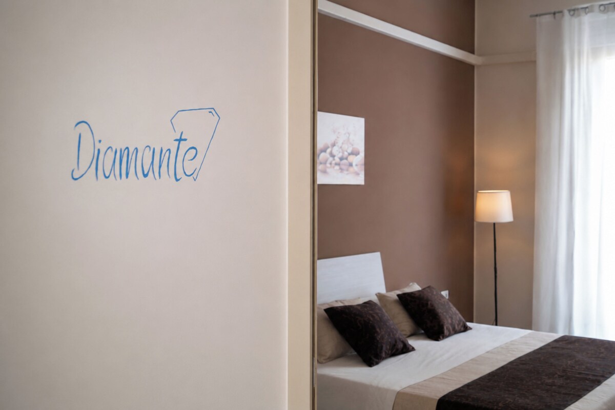 Quarto luxo, vista para o pátio (Diamante) | Roupas de cama premium, edredons de pluma, escrivaninha