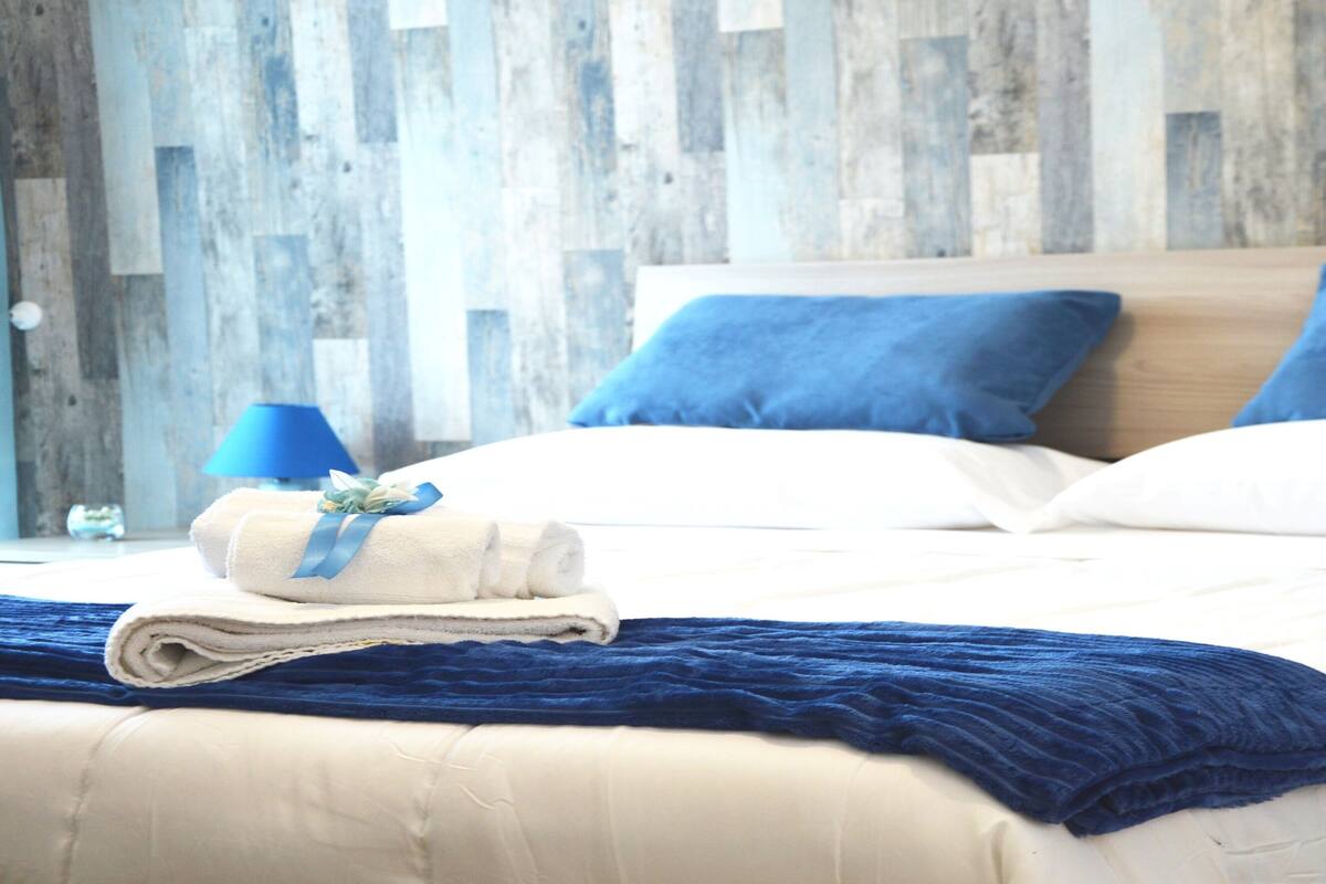 ห้องซูพีเรียทริปเปิล, ระเบียง, วิวเมือง (Lavanda - Private external bathroom) | ผ้านวมขนเป็ด, มินิบาร์, โต๊ะทำงาน, Wi-Fi