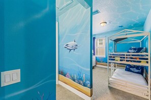 9 bedrooms, iron/ironing board, WiFi, bed sheets - Energetic Bright Villa With Theater at Encore (Kissimmee)