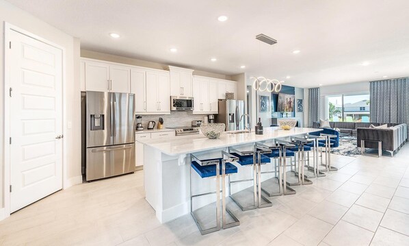 Fridge, microwave, oven, stovetop - Energetic Bright Villa With Theater at Encore (Kissimmee)