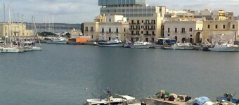 Accommodation at 50 meters. from the sea, 5 minutes from Gallipoli and the Maldives of Salento.