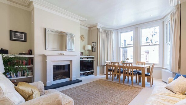 TV - Inviting 2BD Victorian Flat, Near Hampstead (London)