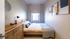 2 bedrooms, iron/ironing board, internet - Inviting 2BD Victorian Flat, Near Hampstead (London)