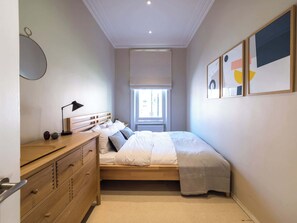 2 habitaciones, tabla de planchar con plancha y internet 