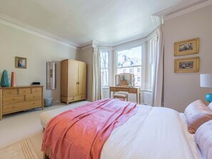 2 bedrooms, iron/ironing board, Internet