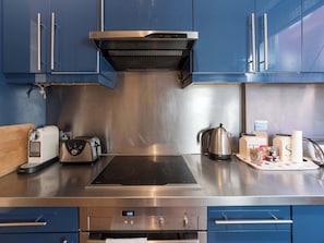 Coffee/tea maker, dishwasher
