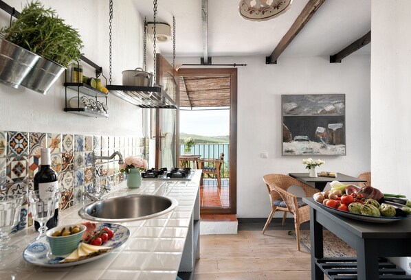 Fridge, stovetop, coffee/tea maker, cookware/dishes/utensils