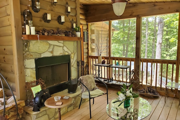 Screened in Back Porch.