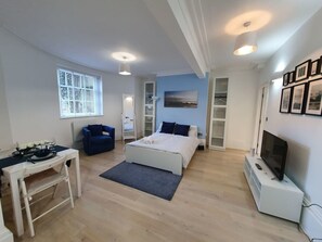 Apartment | 1 bedroom, iron/ironing board, free WiFi, bed sheets - Lux Kings RD City Centre Studio Apartment Reading (Reading)