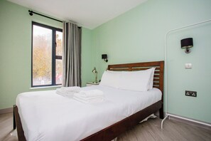 1 bedroom, iron/ironing board, Internet, bed sheets - Modern 1BD Flat, close to Liverpool Street (London)