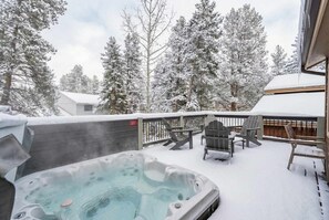 Tina de hidromasaje al aire libre