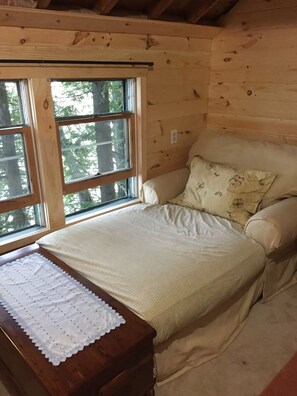 Interior - Picturesque Lakeside Bunkhouse in Maine (Burlington)