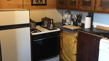 Geladeira, fogão, cooktop, cafeteira/chaleira